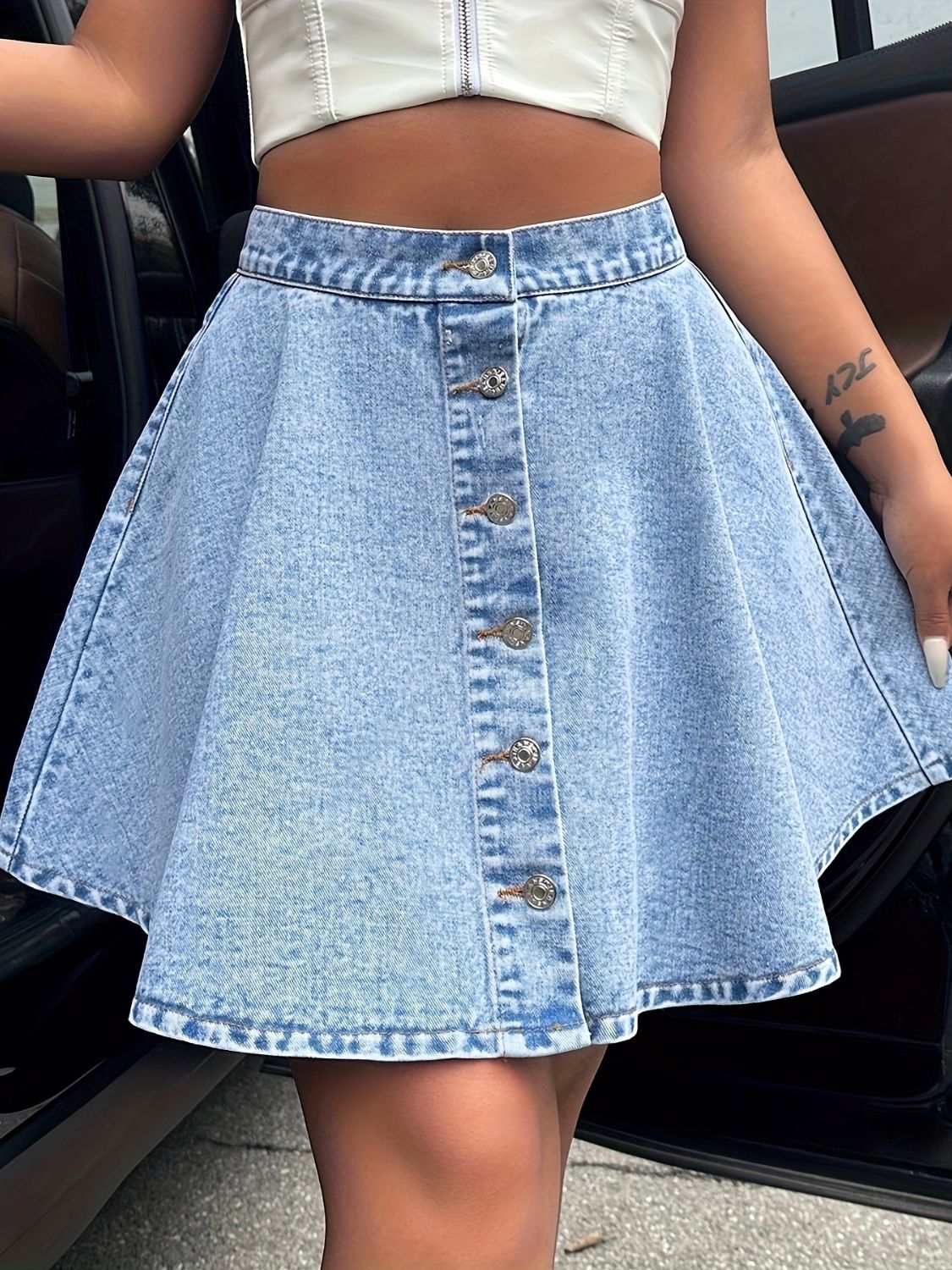 Buttoned Mini Denim Skirt - Fashionistas Showroom